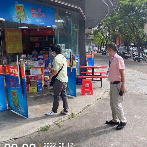 县发改委在环境整治责任区域中全力做好常态化防控措施工作。