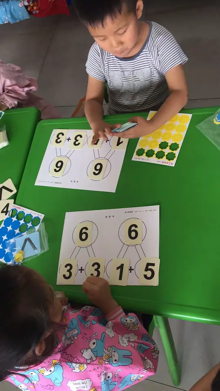 南苑小学幼儿园大班——花儿送给您《6的分成》