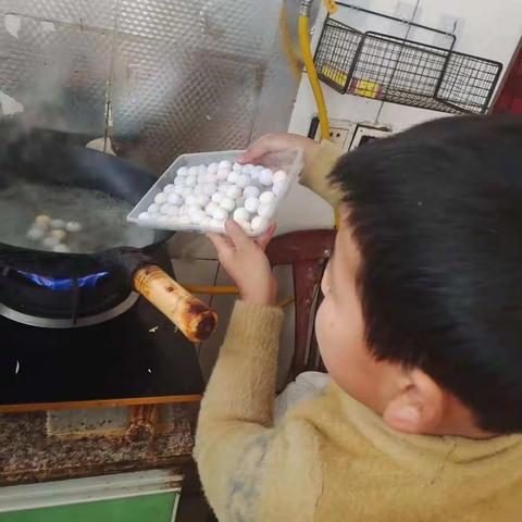 “灯映月圆歌盛世，百花齐放庆团圆”—中王大小学“我们的元宵节”