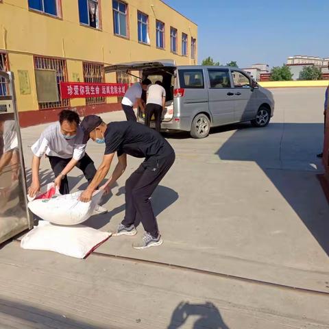 灵井镇东区党支部8月份主题党日活动