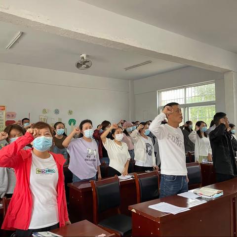 建安区灵井镇灵北小学举行“为教师亮灯”活动和教师宣誓活动