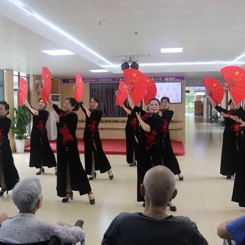 旗韵芳华 舞动健康 | 湛江花圃舞蹈队与养老中心长者欢度美好时光