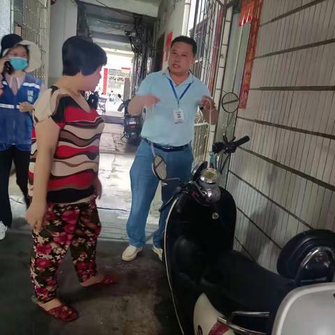 建设街社区联合多部门开展国庆期间安全隐患巡查整治工作