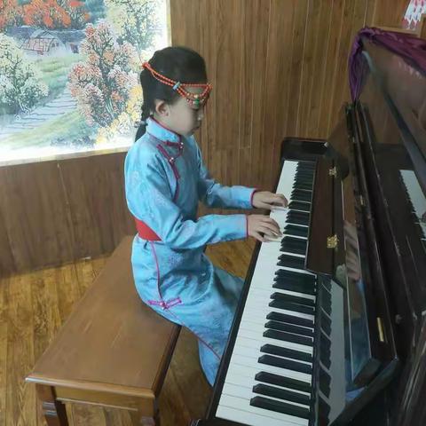 争当“阳光少年”——百二小举办校园器乐比赛