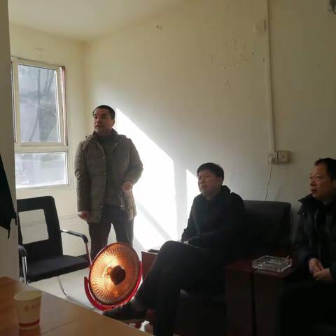 街道办事处主任姚长健、副主任陈峰到枣园村安排春节期间的安全生产工作和春节期间的值班。