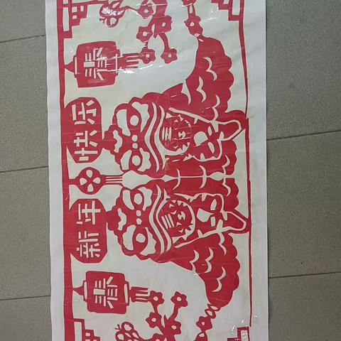 中国剪纸是一种用刀或刻刀在纸上剪刻花纹。