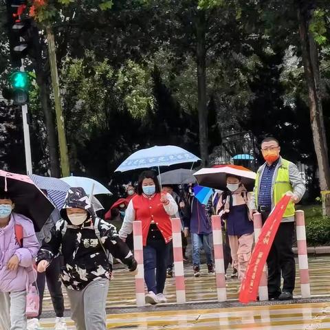 用心护学，为爱站岗——五（4）中队家长执勤篇