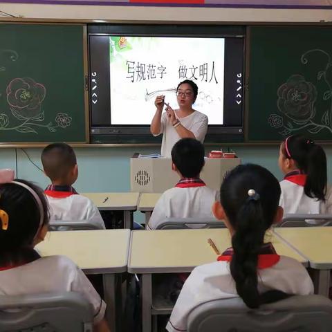 埝城小学教育周系列活动三二班规范汉子书写与暑期阅读分享交流会掠影……