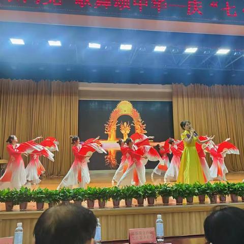 白沙湾支行红心永向党歌舞颂中华