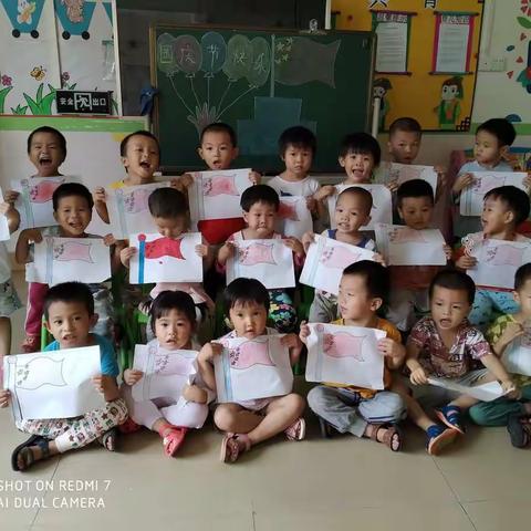 宝宝幼儿园小班宝贝们祝全天下的大朋友小朋友们双节快乐，祝祖国妈妈生日快乐，繁荣昌盛，国泰民安