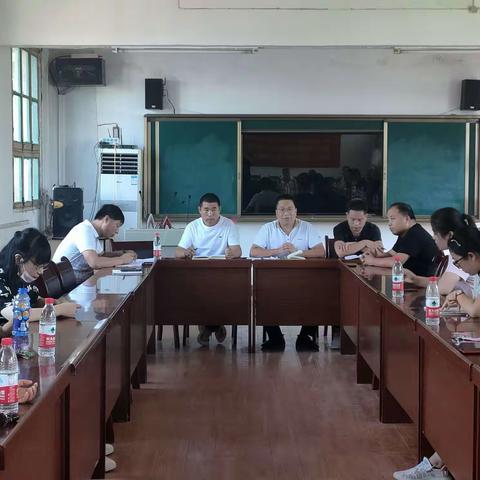 渭丰初级中学召开鄠邑区12-14岁人群新冠疫苗接种工作安排会