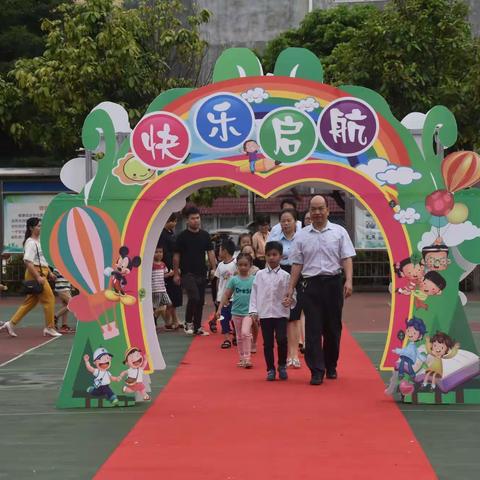 开笔启智  阳光育人——2020年秋季学期大新县桃城镇中心小学一年级开笔礼