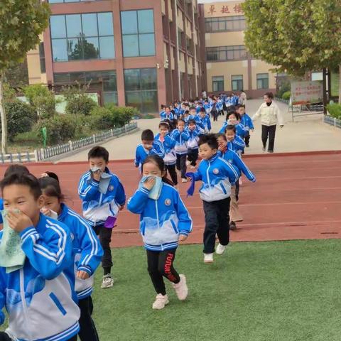 警钟长鸣 安全先行----记曹县第二实验小学第二次防火防震