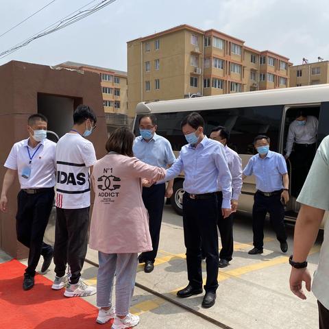 县长慰问暖童心 幸福成长庆六一