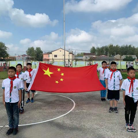 厚植爱国情怀 争做时代新人——北沙小学举行“在国旗下，向祖国宣誓”活动