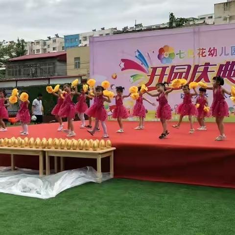 记录宝贝们第一次与老师们独立出门演出