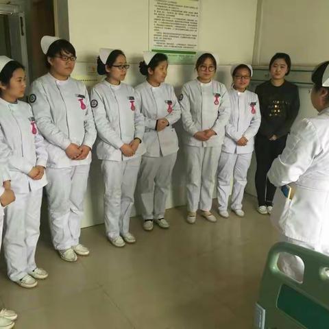 临渭区中医医院内一科于3月16日下午进行发生坠床应急演练