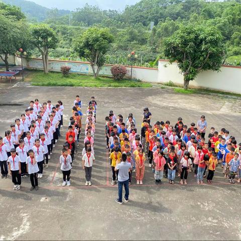 喜迎二十大，争做好队员——港南区木梓镇大兴小学庆祝“六一”活动暨一年级入队仪式