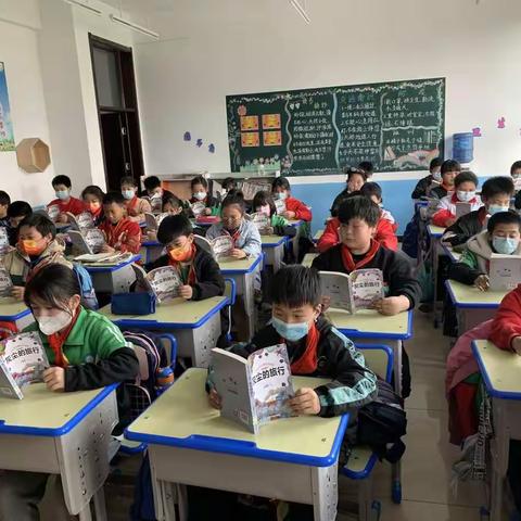 蓝旗营中心小学四年级二班读书交流会