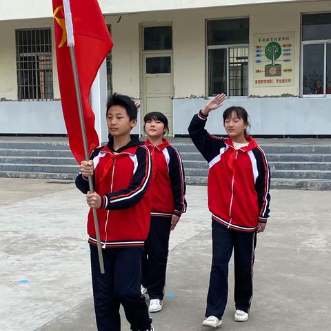 与祖国同发展  为队旗添光彩——刘庄接峪小学建队日活动