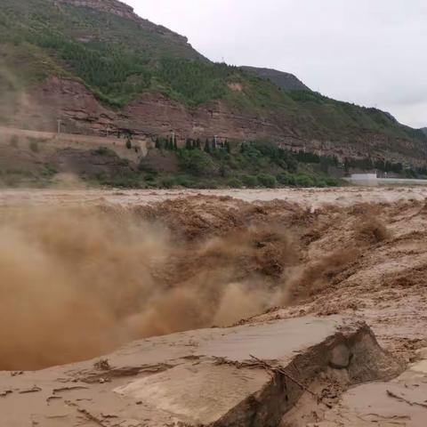 延安旅游  延安壶口瀑