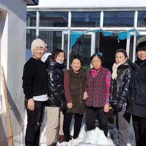 温暖送进家，白音花镇中心卫生院党支部志愿者帮孤寡老人扫雪