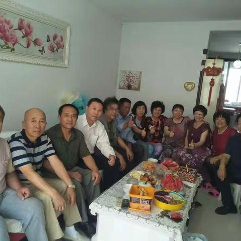 乌日图知青在呼和浩特小聚，欢迎李晓光带夫人从西安回内蒙呼和浩特
