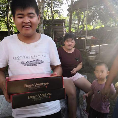 情暖人心，爱心月饼，永兴镇残联在开展活动……每逢佳节倍思亲，喜迎中秋节，为残疾人送上小小月饼……