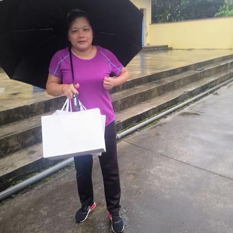 中秋佳节将至……爱心月饼暖人心……永兴镇残联开展送月饼……愿残疾人朋友健康，快乐过中秋节。