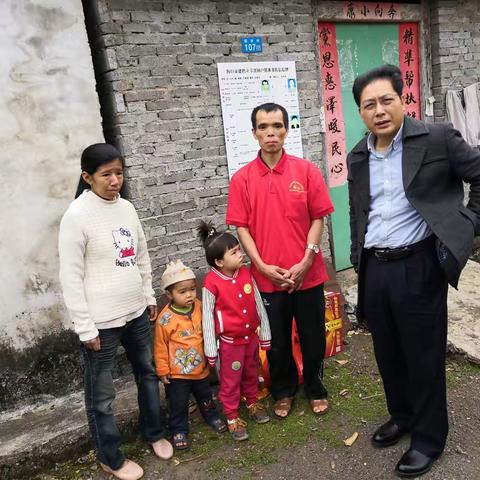 春节将至 ，慰问温暖……海口市残联党组书记、理事长蔡志森，区残联等人陪同……