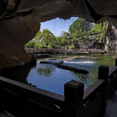 老顽童们的乐趣——蛇蟠岛上野人洞