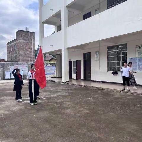 新村寨小学举行“喜迎二十大，争做新时代好队员”入队仪式