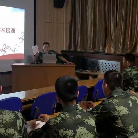 济钢中队组织官兵学习新修订《条令条例》