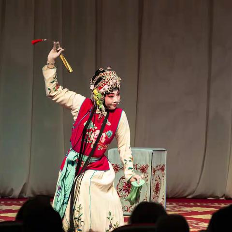 梅大行当艺术旦角专场京剧《卖水》主演：李晨