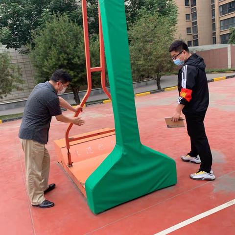 开展校园安全检查 加固安全防护网 ----记陕西师范大学铭城小学开展校园安全检查