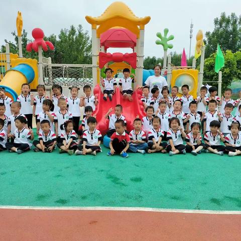 泊头镇中心幼儿园小二班“快乐时光”