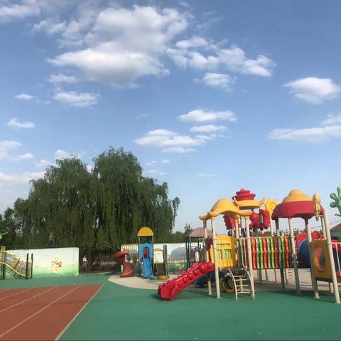 泊头镇中心幼儿园小二班“欢笑伴童年 ”“快乐每一天”