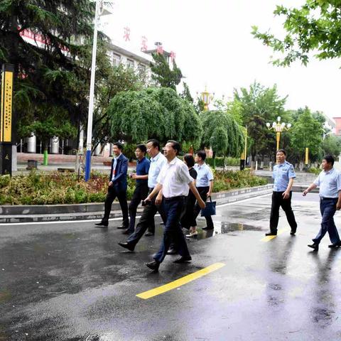 县委书记陈振江莅临尧山中学视察2019年高考准备工作