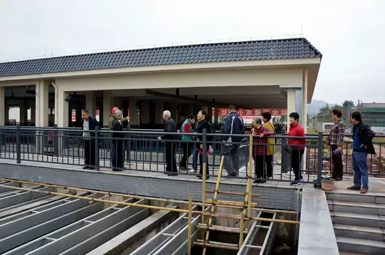 梅岭诗词联学会常务理事到程江镇参观采风