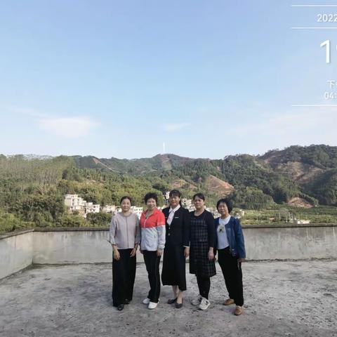 1983年初中毕业后，首次五姐妹小聚。年近甲子年人了，回首来时路，最是青春好！俺们都是追梦人！不负韶华不负己！