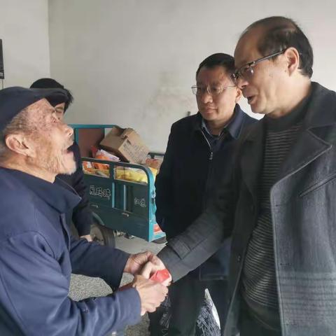【圭峰镇】春节慰问送关怀 浓浓关爱暖人心