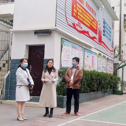 右江区教育局领导到百色市中华小学检查开学工作