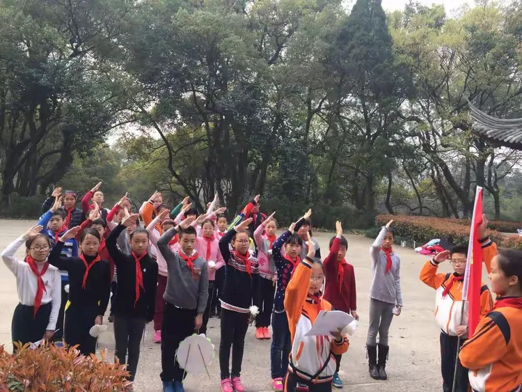 缅怀革命先烈,弘扬民族精神