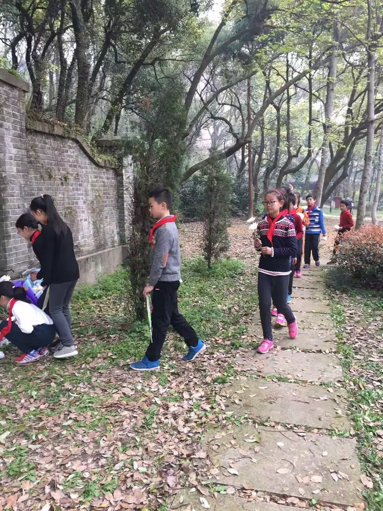 缅怀革命先烈,弘扬民族精神