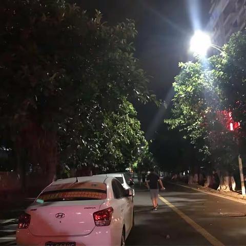 区文旅局7月2日夜巡兴华路和翠亨路情况      