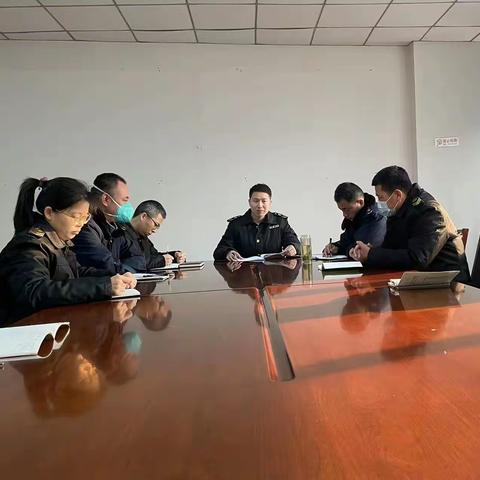 长安路市场监管所传达学习“三个年”活动和八个方面重点工作会议精神