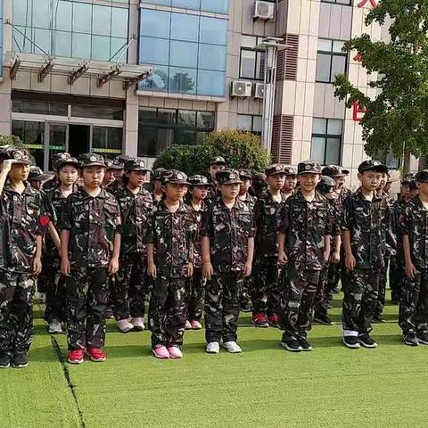 寒亭区实验小学三年级三班梦想中队“小兵向未来，强军爱国梦”军事研学活动。