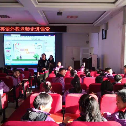 双线英语外教老师走进寒亭区实验小学英文课堂