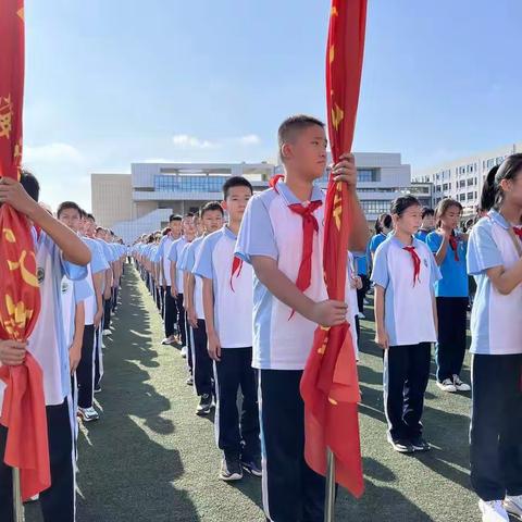 2022年9月1日孩子们参加新学期开学典礼