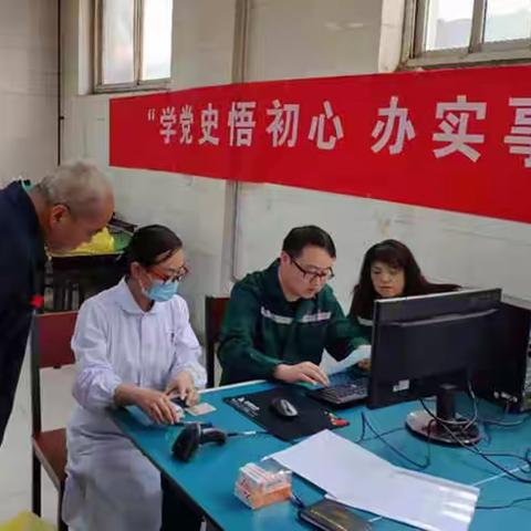 县二院深入黄土坡集团开展新冠疫苗接种工作